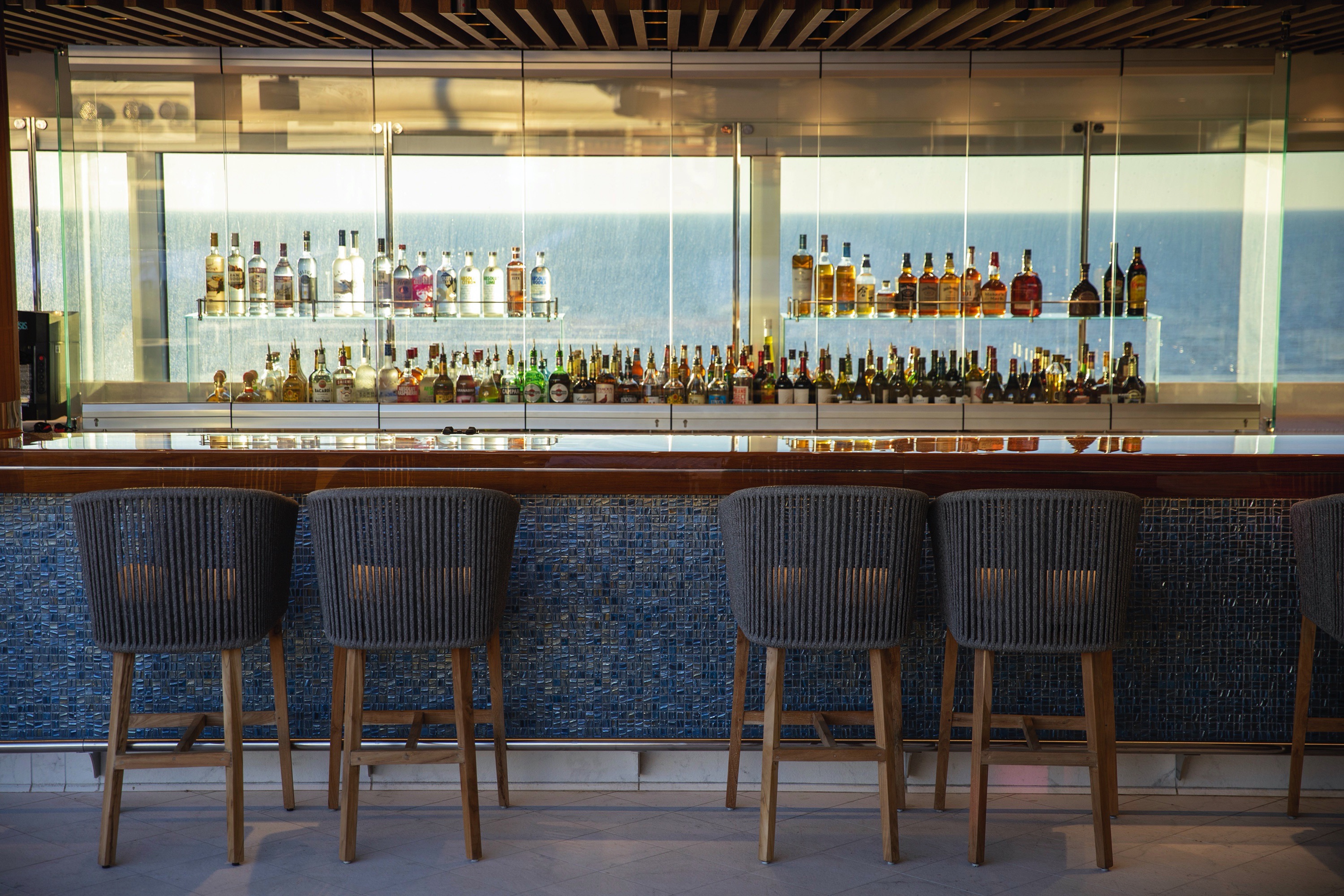 Seven Seas Splendor - Pool Bar